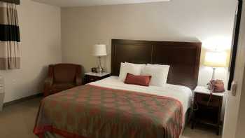 Ramada by Wyndham Minneapolis Golden Valley