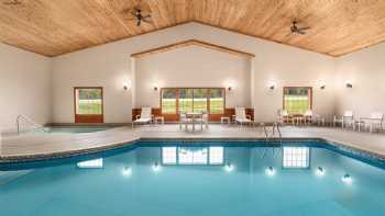 Country Inn & Suites By Radisson, Detroit Lakes, MN