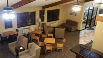 Days Inn & Suites by Wyndham Baxter Brainerd Area