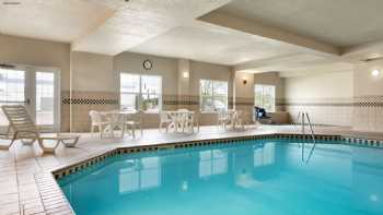 Country Inn & Suites by Radisson, St. Cloud East, MN