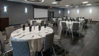 Holiday Inn Detroit Lakes - Lakefront, an IHG Hotel