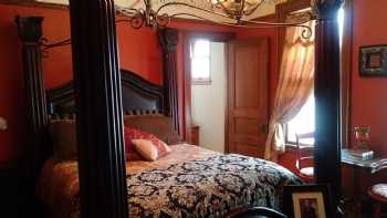 Brechet Inn Bed & Breakfast