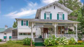 Carriage House Bed & Breakfast