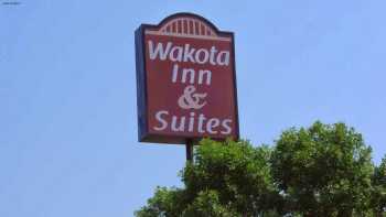 Wakota Inn & Suites