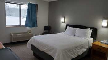 Hibbing Inn & Suites