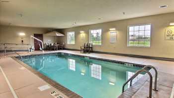 Cobblestone Hotel & Suites - Crookston