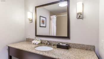 Holiday Inn Express & Suites Albert Lea - I-35, an IHG Hotel