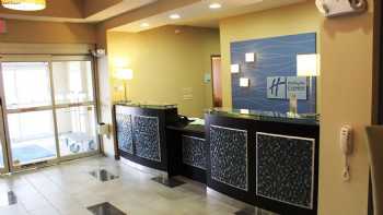 Holiday Inn Express & Suites Albert Lea - I-35, an IHG Hotel