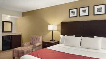 Country Inn & Suites by Radisson, Coon Rapids, MN