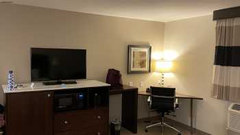 Ramada by Wyndham Minneapolis Golden Valley