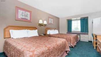 Super 8 by Wyndham Fargo Airport