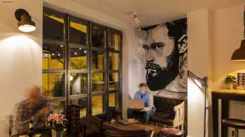 Winederful Hostel & Café