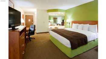 AmericInn by Wyndham Thief River Falls