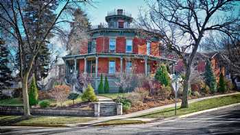 Octagon House Retreat Bed and Breakfast