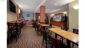 AmericInn by Wyndham Rochester Airport