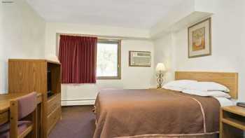 Travelodge by Wyndham Valleyfair Shakopee