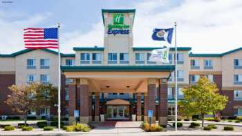 Holiday Inn Express & Suites St. Paul NE (Vadnais Heights), an IHG Hotel