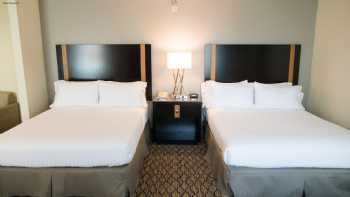 Holiday Inn Express & Suites Chanhassen, an IHG Hotel