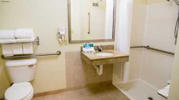 Holiday Inn Express & Suites Chanhassen, an IHG Hotel