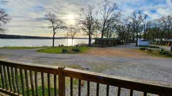 Lee's Grand Lake Resort