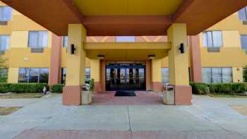 Quality Inn & Suites MidAmerica Industrial Park Area