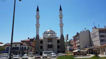 Yeniçağa Merkez Camii