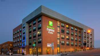 Holiday Inn Express & Suites Tulsa Downtown, an IHG Hotel