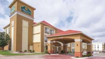 La Quinta Inn & Suites by Wyndham Oklahoma City -Yukon