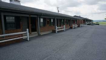 Harvest Drive Family Inn - Renovated rooms