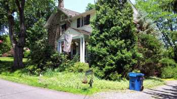 FROG HOLLOW FARM BED & BREAKFAST