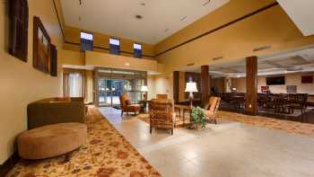 Best Western Plus University Park Inn & Suites