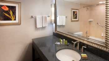 DoubleTree Suites by Hilton Hotel Philadelphia West