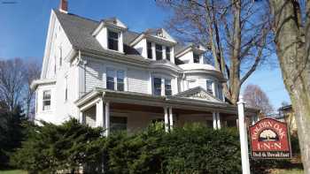 The Golden Oak Inn Bed & Breakfast