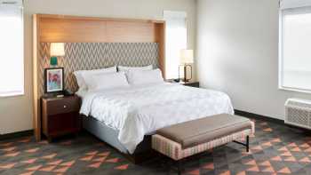 Holiday Inn & Suites Philadelphia W - Drexel Hill, an IHG Hotel