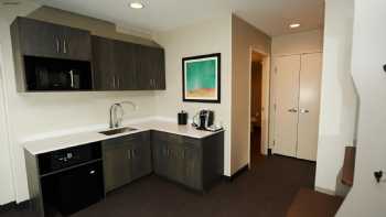 Holiday Inn & Suites Philadelphia W - Drexel Hill, an IHG Hotel