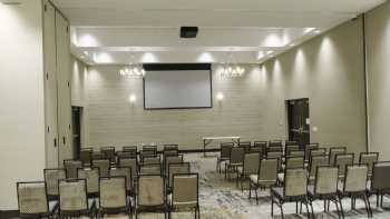 Holiday Inn & Suites Philadelphia W - Drexel Hill, an IHG Hotel