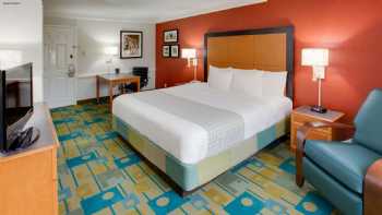 La Quinta Inn by Wyndham Pittsburgh Airport