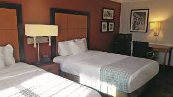 La Quinta Inn by Wyndham Pittsburgh Airport