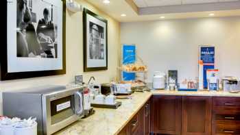 Hampton Inn Pittsburgh-Airport