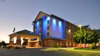 Holiday Inn Express Breezewood, an IHG Hotel