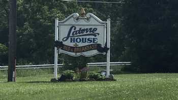 Latorre House Bed & Breakfast