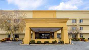 La Quinta Inn & Suites by Wyndham Harrisburg Airport Hershey