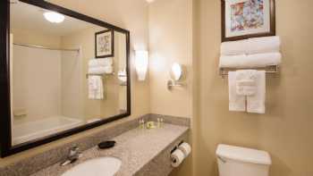 Holiday Inn Express & Suites Sharon-Hermitage, an IHG Hotel