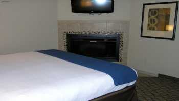 Holiday Inn Express & Suites Belle Vernon, an IHG Hotel