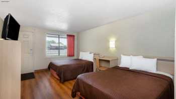 Travelodge by Wyndham Essington / Philadelphia Airport