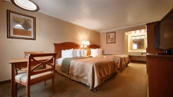 Best Western Plus Revere Inn & Suites