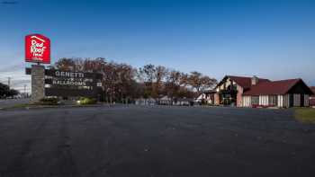 Red Roof Inn & Suites Hazleton