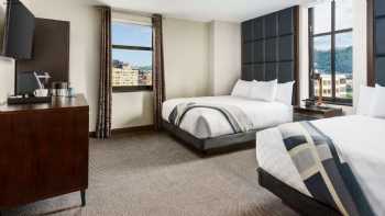 Joinery Hotel Pittsburgh, Curio Collection by Hilton