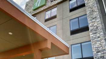 Holiday Inn Express & Suites Clarion, an IHG Hotel