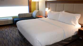 Holiday Inn Express & Suites Pittsburgh - Monroeville, an IHG Hotel